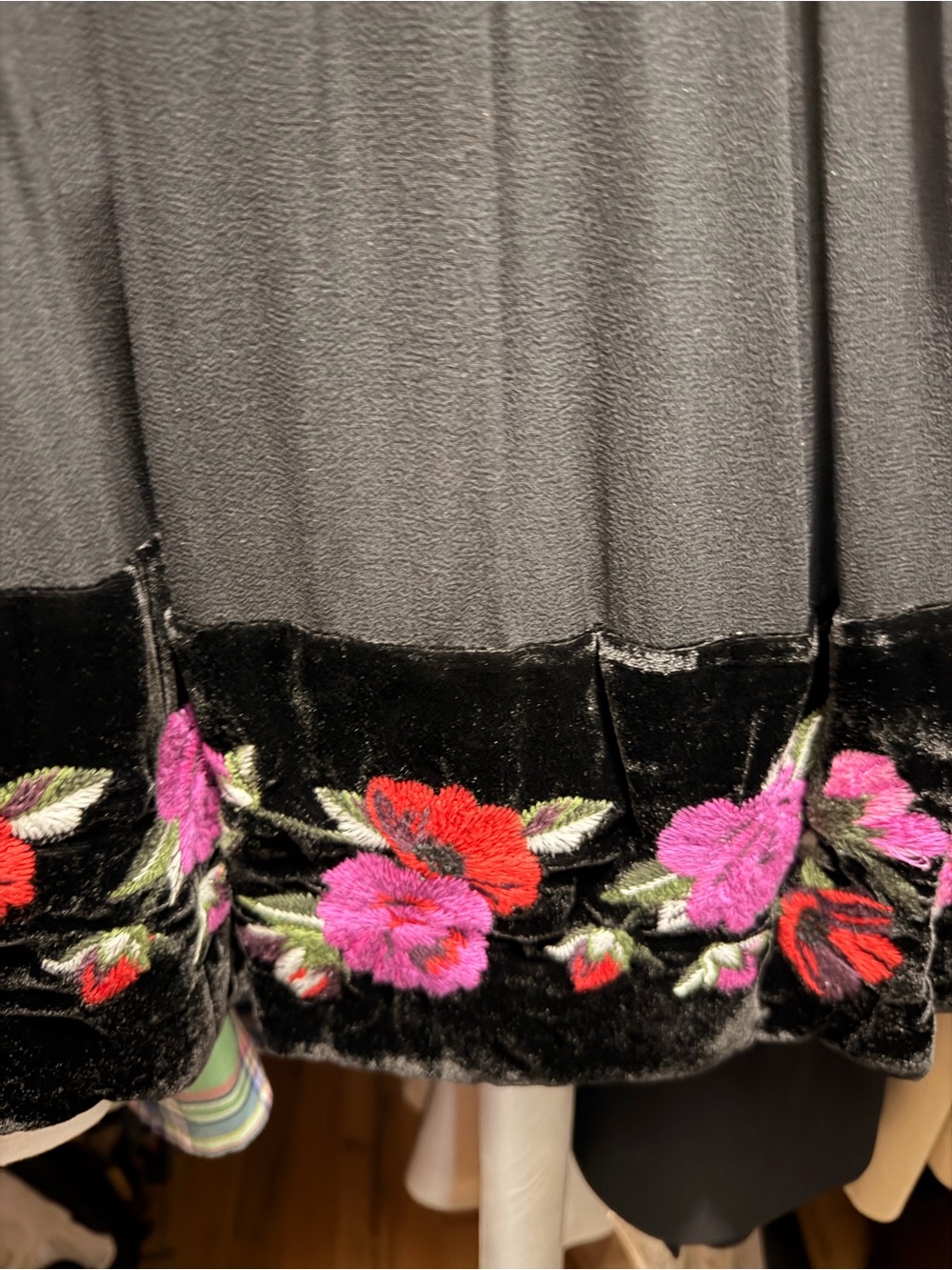 Kate Spade Madison Ave Collection Black Embroidered Floral Velvet Hem Mini Skirt - Picture 4 of 6